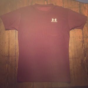 Athletic fit, short sleeve maroon tee